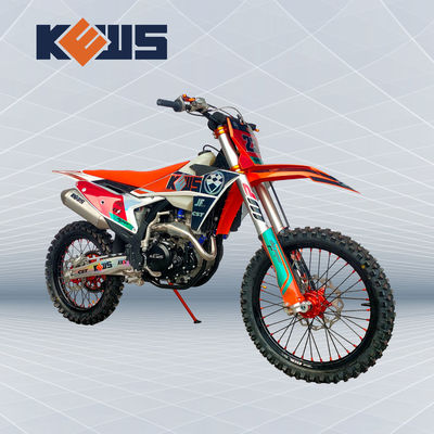 K23 รุ่น Enduro Dirt Bikes Zongshen NC300S ระบายความร้อนด้วยน้ำสี่จังหวะรถจักรยานยนต์สีแดงและดำ