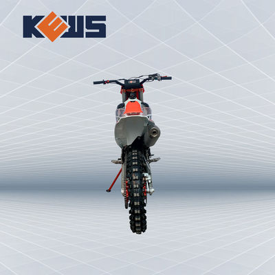 K23 รุ่น Enduro Dirt Bikes Zongshen NC300S ระบายความร้อนด้วยน้ำสี่จังหวะรถจักรยานยนต์สีแดงและดำ